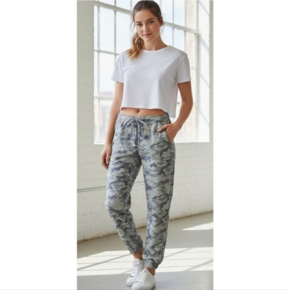 American Eagle Camo Pull On Joggers Size Large Green